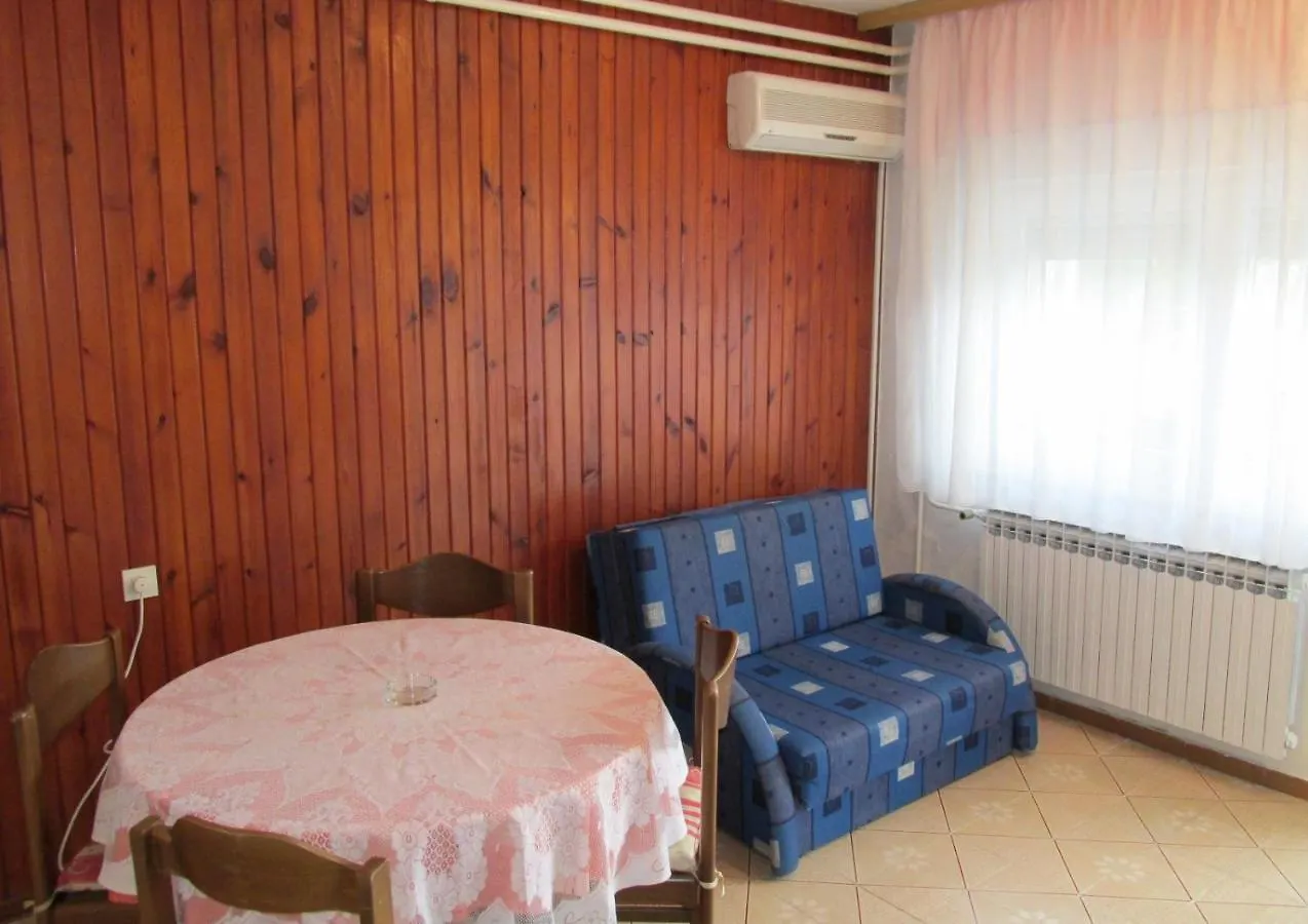 Apartments With A Parking Space Pula - 7647