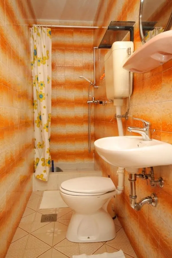 Apartments With A Parking Space Pula - 7647 Croatia