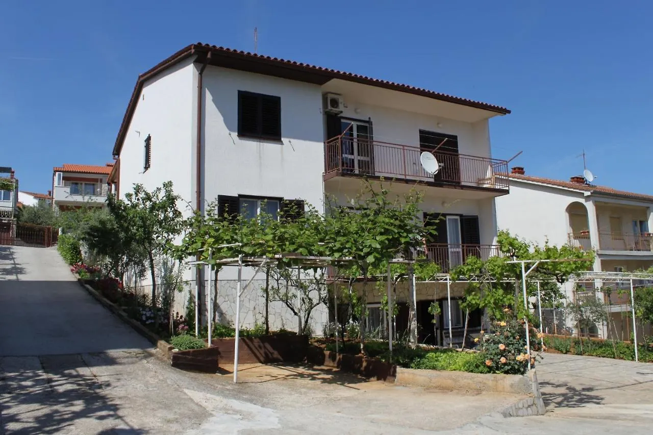 Apartments With A Parking Space Pula - 7647