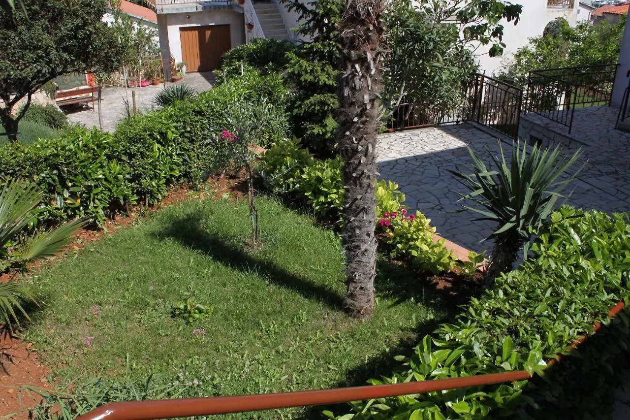 Apartments With A Parking Space Pula - 7647