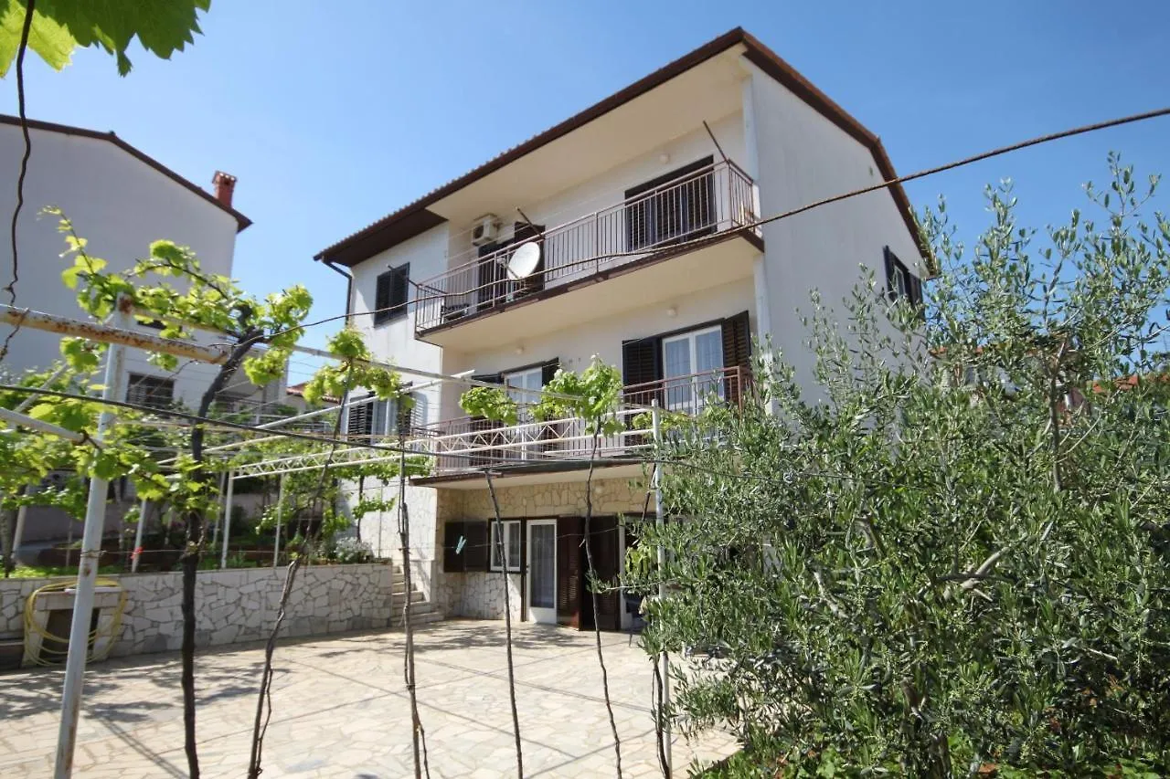 Apartments With A Parking Space Pula - 7647 0*,