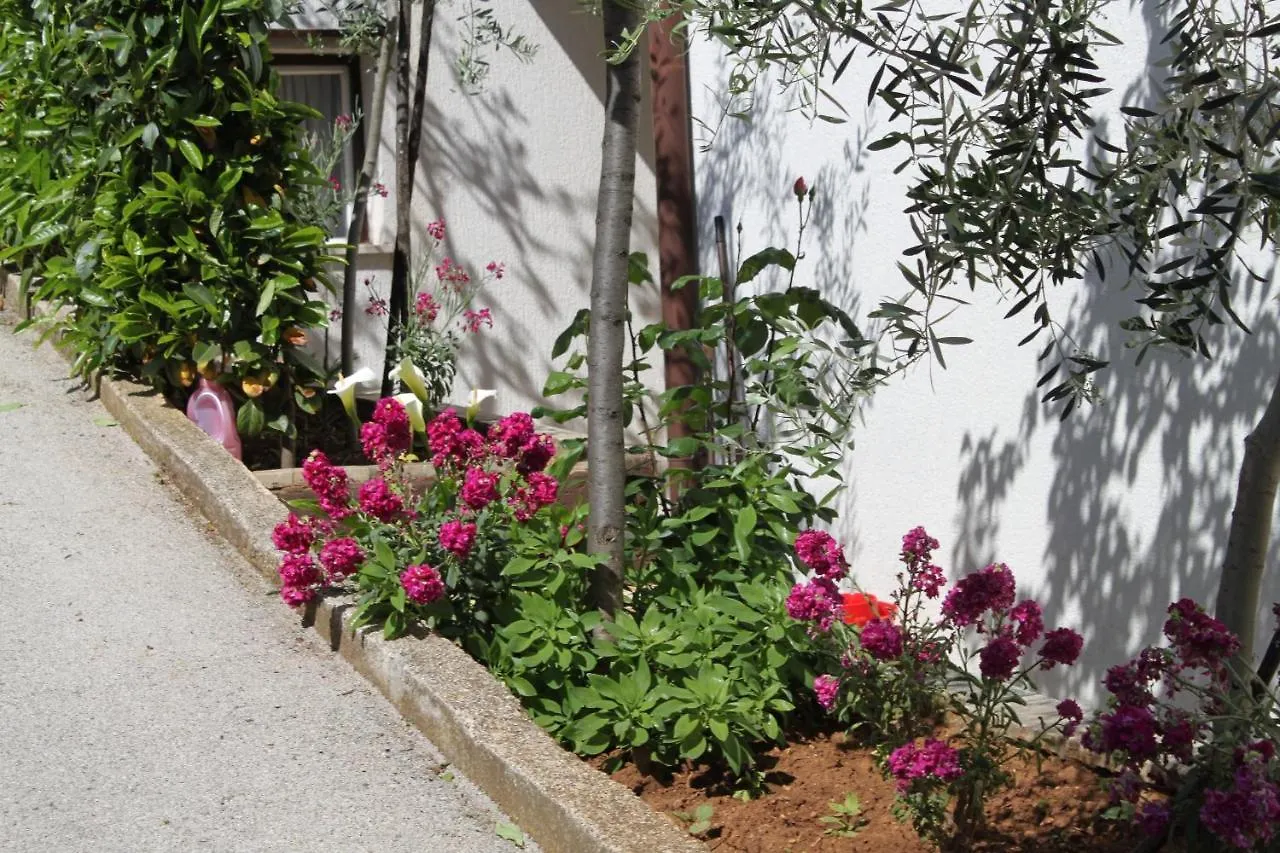 Apartments With A Parking Space Pula - 7647