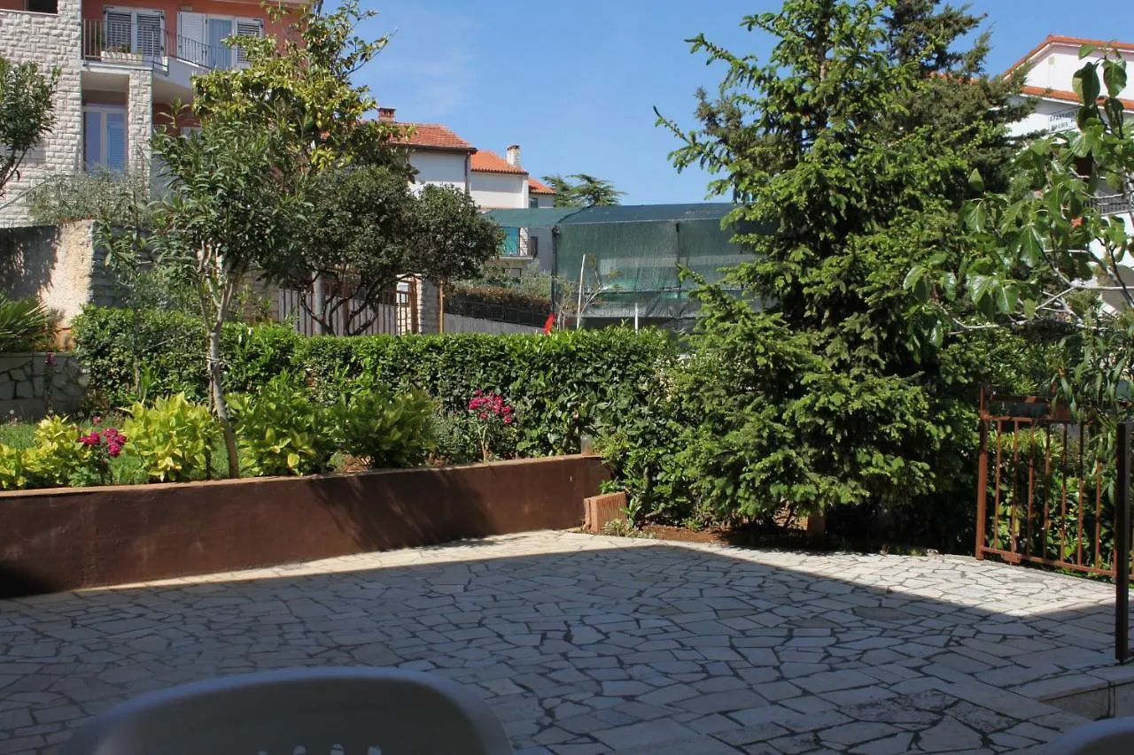 Apartments With A Parking Space Pula - 7647