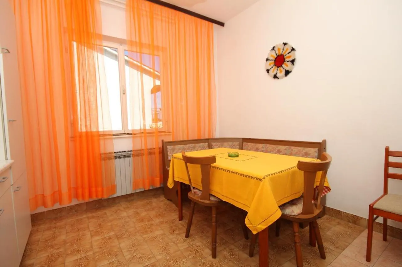 Apartments With A Parking Space Pula - 7647 Croatia