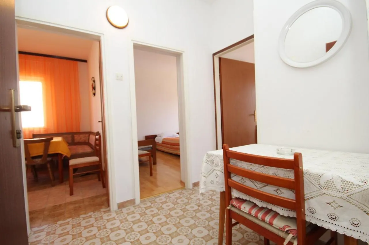 Apartments With A Parking Space Pula - 7647 Croatia