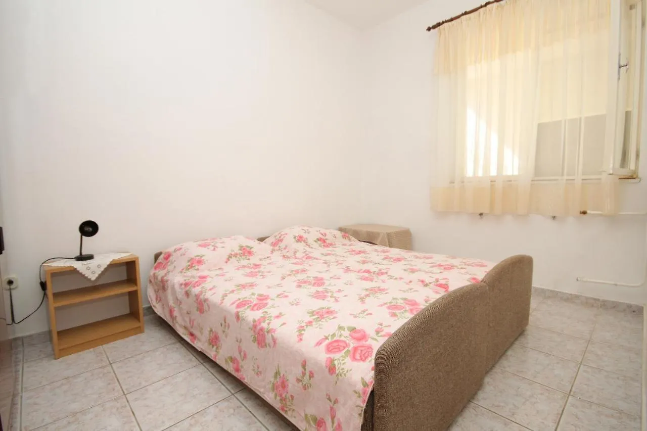 Apartments With A Parking Space Pula - 7647 Croatia
