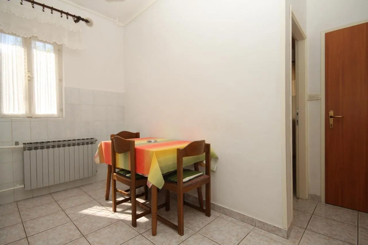 Apartments With A Parking Space Pula - 7647 Croatia