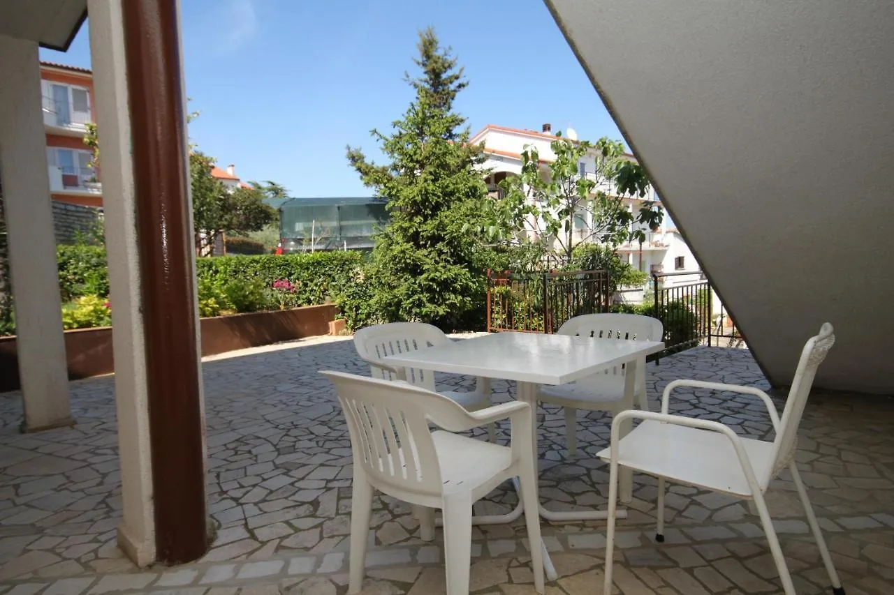 Apartments With A Parking Space Pula - 7647