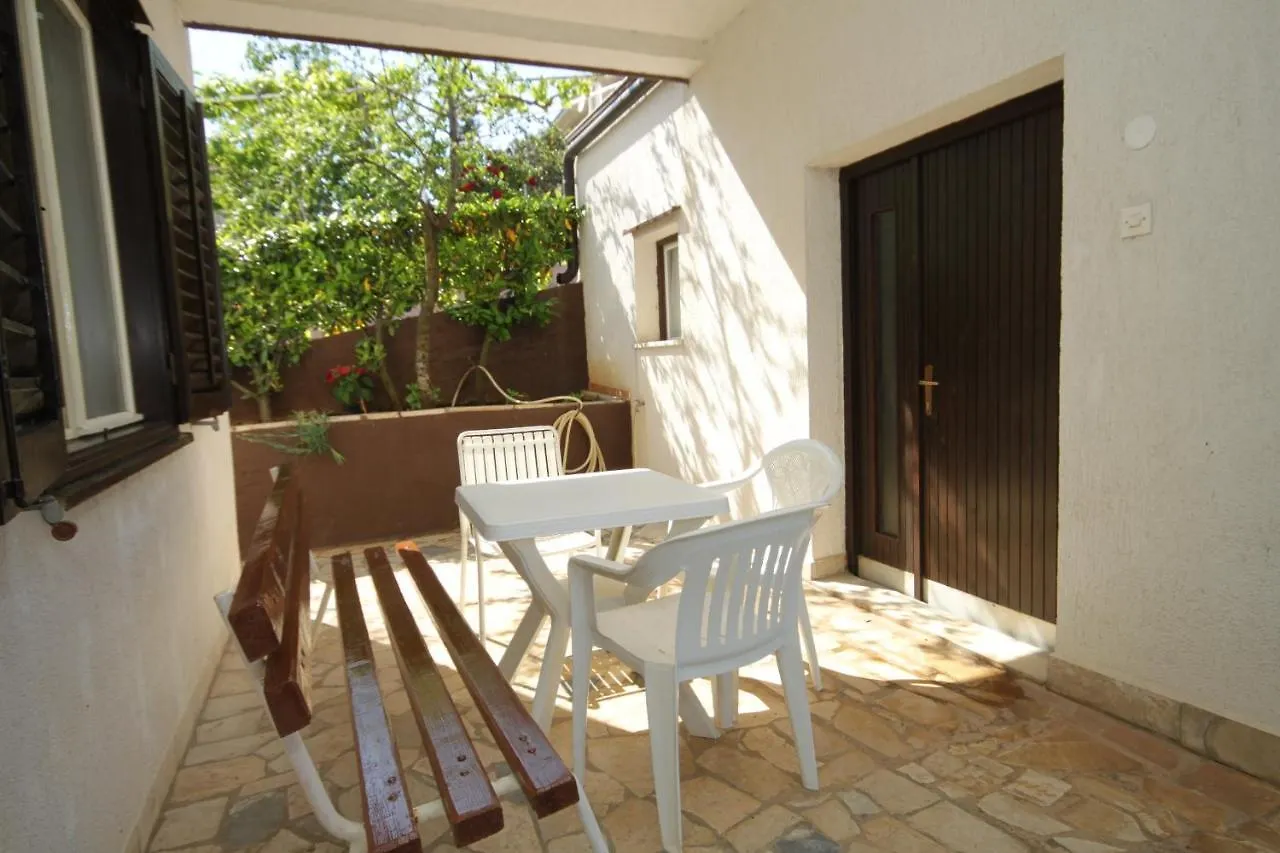 Apartments With A Parking Space Pula - 7647