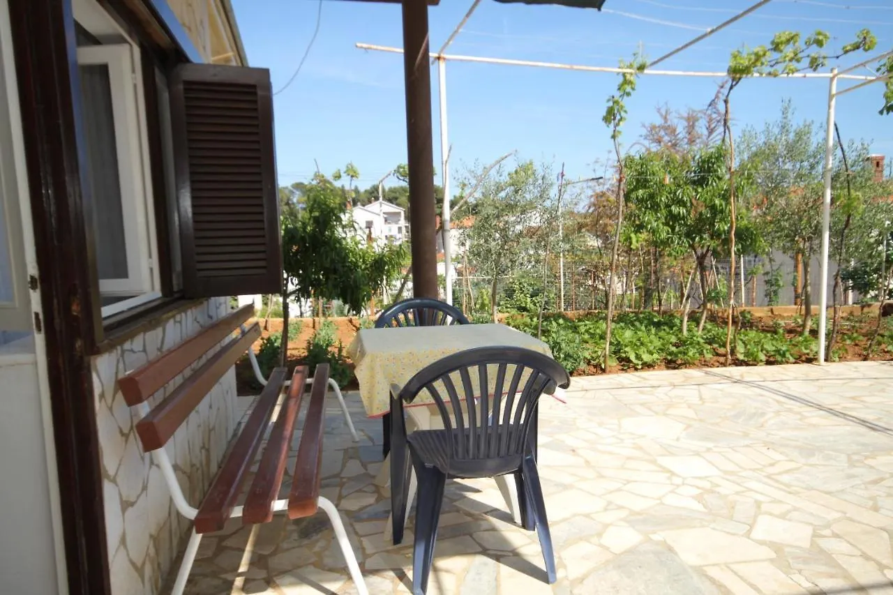 Apartments With A Parking Space Pula - 7647