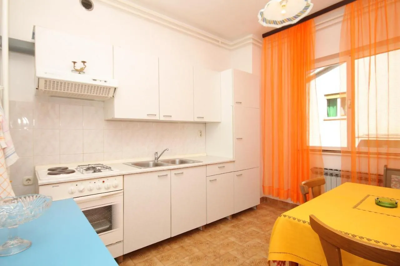 Apartments With A Parking Space Pula - 7647