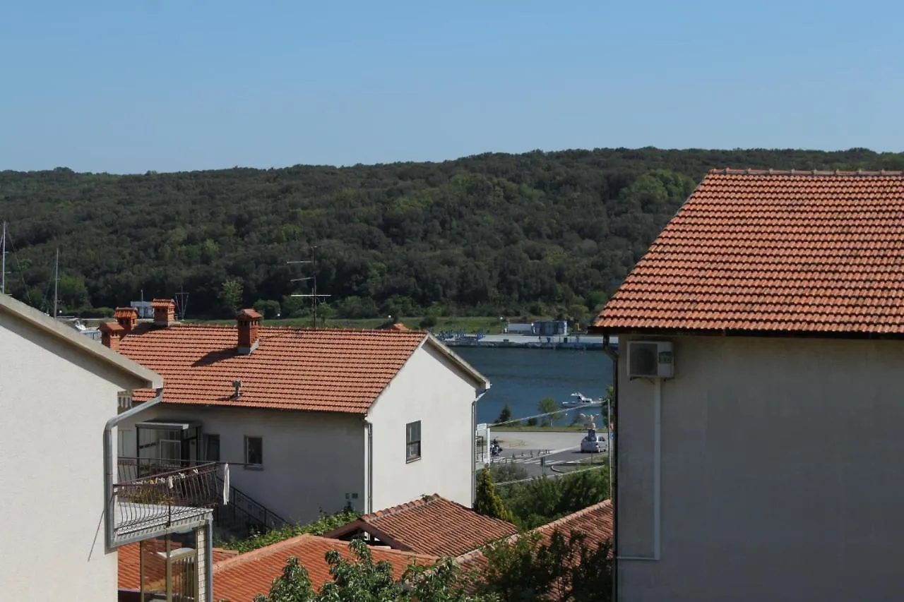 Apartments With A Parking Space Pula - 7647 Croatia