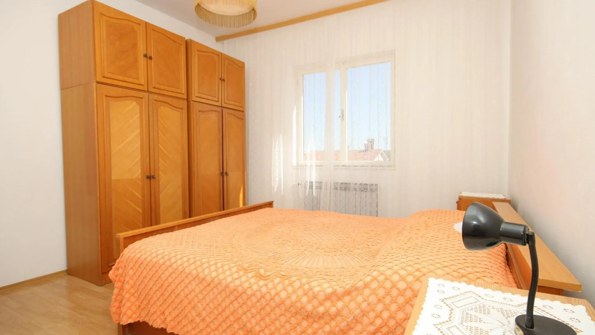 Apartments With A Parking Space Pula - 7647 Croatia