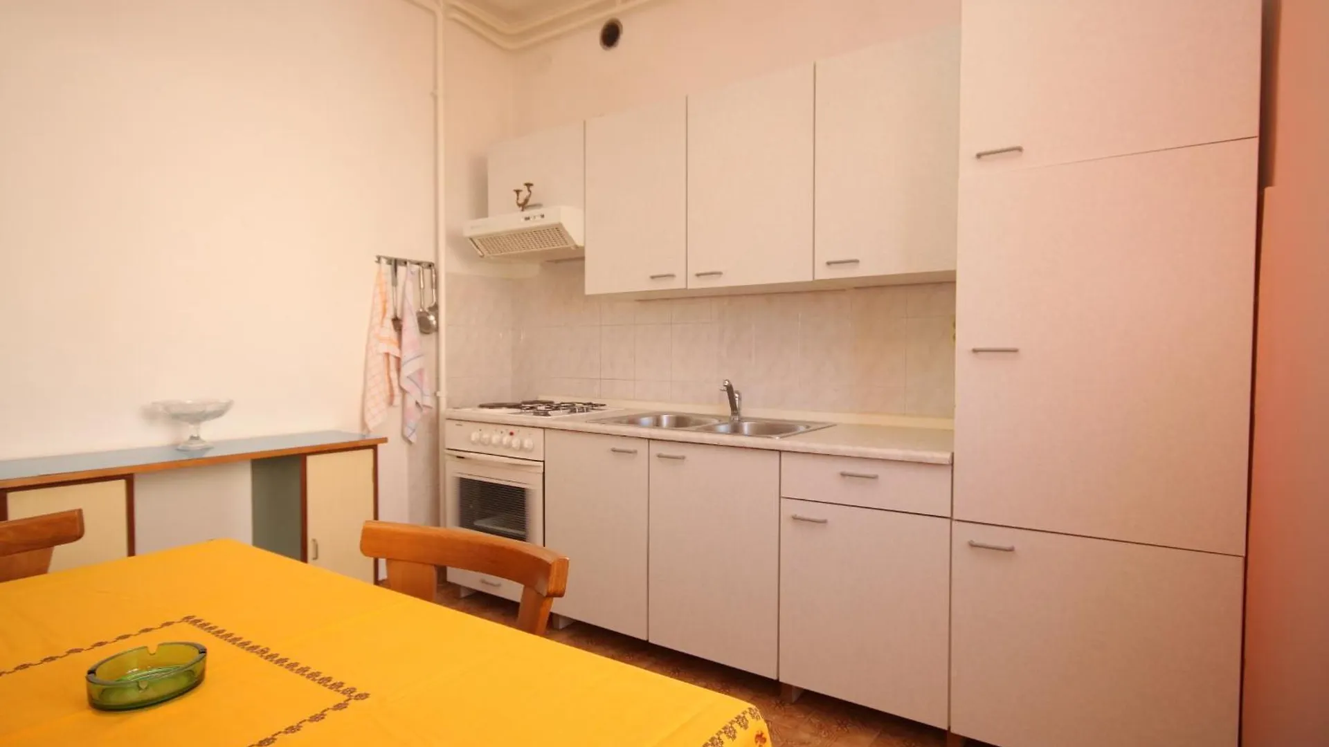 Apartments With A Parking Space Pula - 7647