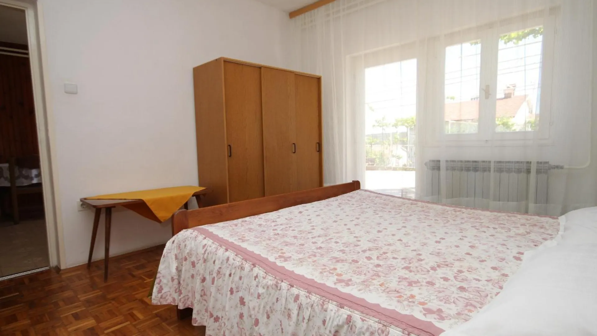 Apartments With A Parking Space Pula - 7647